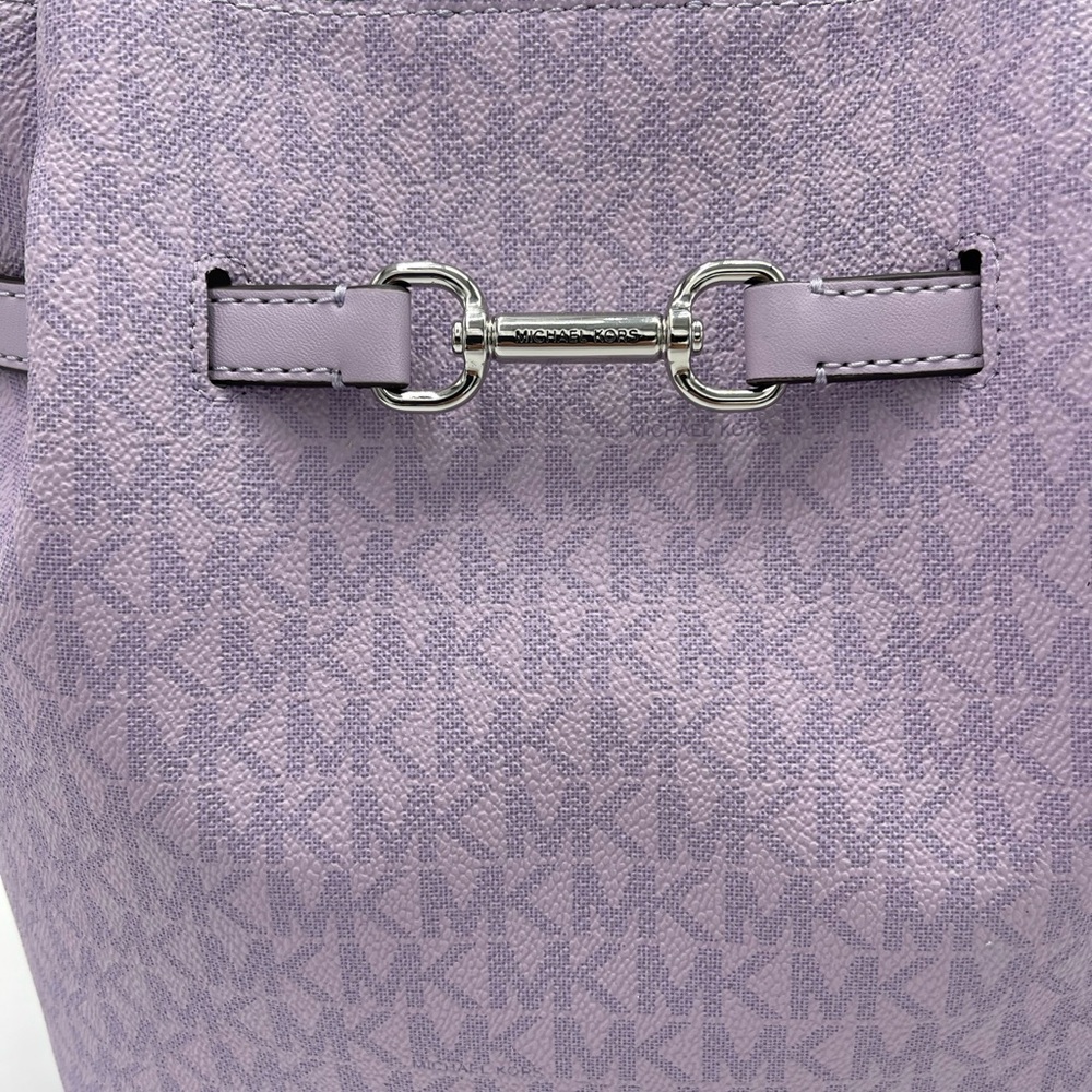 MICHAEL KORS Carson Md Sign Logo Convertible Bucket Cross Shoulder
Lt Quartz
NWT - Picture 15 of 16